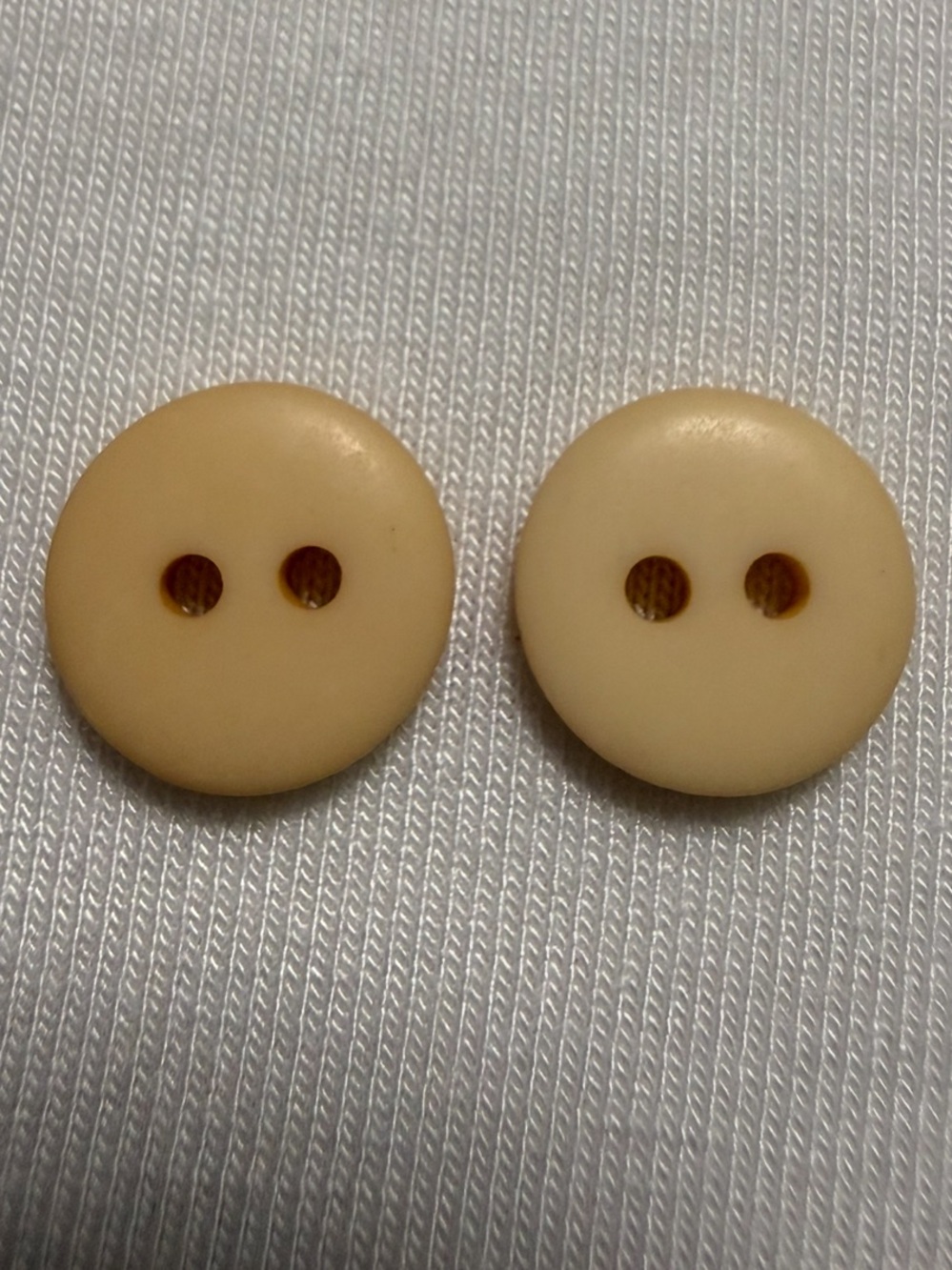 EUVC 1/2 Inch Plastic Matte Classic 2-Hole Cream Sewing Buttons - Set of 2
